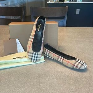 Burberry Archive Beige Grace Check Ballerina flats. Size 40